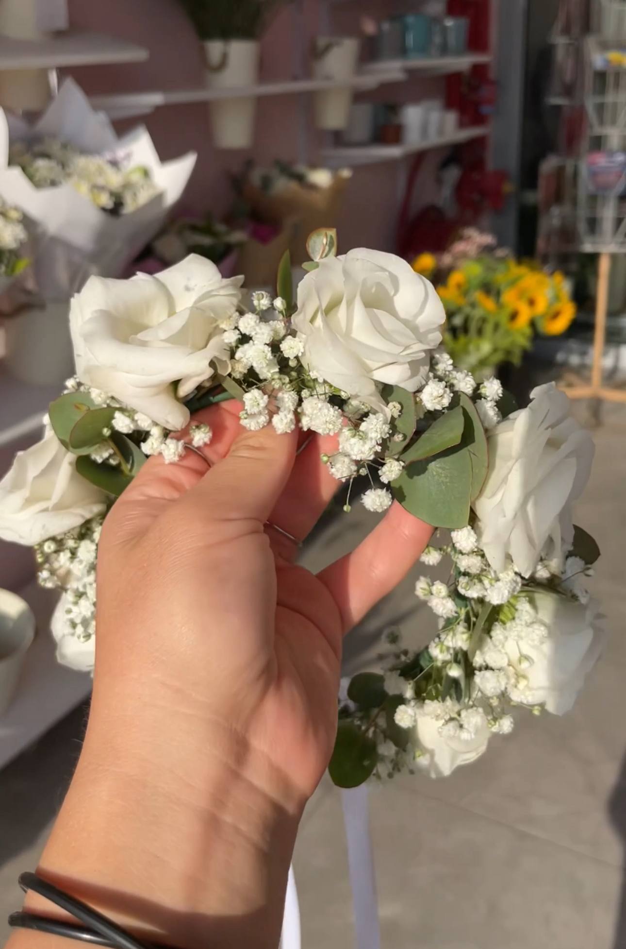 White Lisianthus & Eucalyptus Wreath